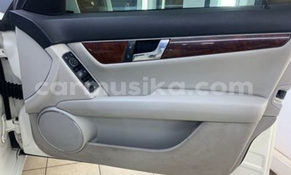 Acheter Occasion Voiture Mercedes‒Benz C–Class Blanc à Beitbridge, Matabeleland South Acheter Occasion Voiture Mercedes‒Benz C–Class Blanc à Beitbridge, Matabeleland South