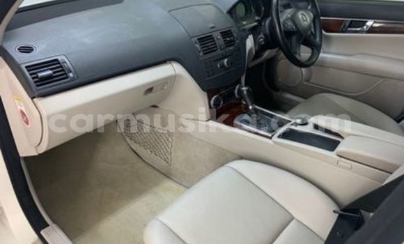 Acheter Occasion Voiture Mercedes‒Benz C–Class Blanc à Beitbridge, Matabeleland South Acheter Occasion Voiture Mercedes‒Benz C–Class Blanc à Beitbridge, Matabeleland South