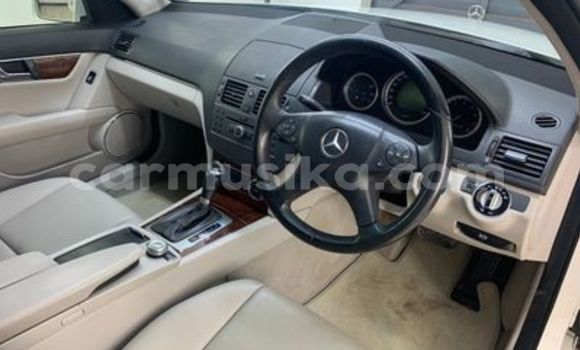 Acheter Occasion Voiture Mercedes‒Benz C–Class Blanc à Beitbridge, Matabeleland South Acheter Occasion Voiture Mercedes‒Benz C–Class Blanc à Beitbridge, Matabeleland South