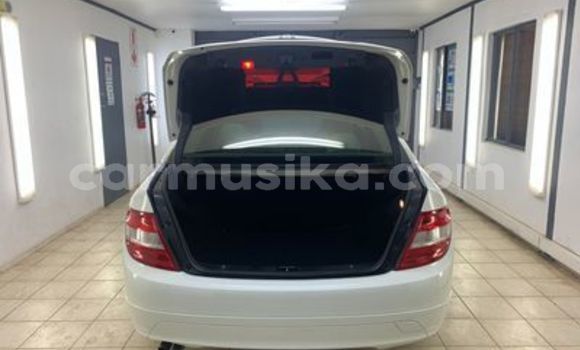 Acheter Occasion Voiture Mercedes‒Benz C–Class Blanc à Beitbridge, Matabeleland South Acheter Occasion Voiture Mercedes‒Benz C–Class Blanc à Beitbridge, Matabeleland South