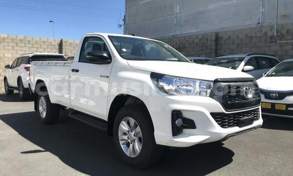 Buy Used Toyota Hilux White Car in Beitbridge in Matabeleland South