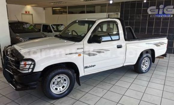 Tenga Tsaru Toyota Hilux Chena Mota in Beitbridge in Matabeleland South Tenga Tsaru Toyota Hilux Chena Mota in Beitbridge in Matabeleland South
