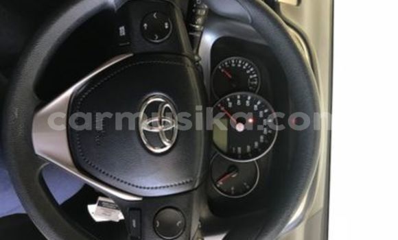 Acheter Occasion Voiture Toyota RAV4 Blanc à Beitbridge, Matabeleland South Acheter Occasion Voiture Toyota RAV4 Blanc à Beitbridge, Matabeleland South