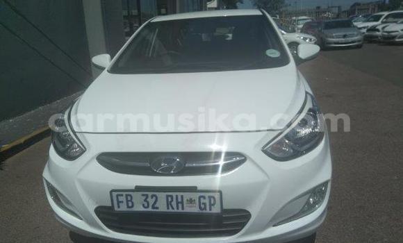 Nunua Ilio tumika Hyundai Accent Nyeupe Gari ndani ya Bulawayo nchini Bulawayo
