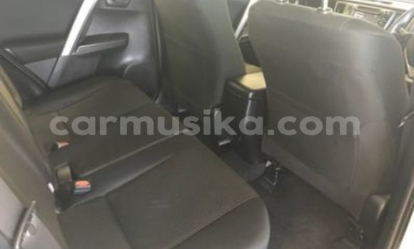 Acheter Occasion Voiture Toyota RAV4 Blanc à Beitbridge, Matabeleland South Acheter Occasion Voiture Toyota RAV4 Blanc à Beitbridge, Matabeleland South