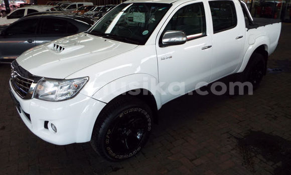 Tenga Tsaru Toyota Hilux Chena Mota in Harare in Harare Tenga Tsaru Toyota Hilux Chena Mota in Harare in Harare