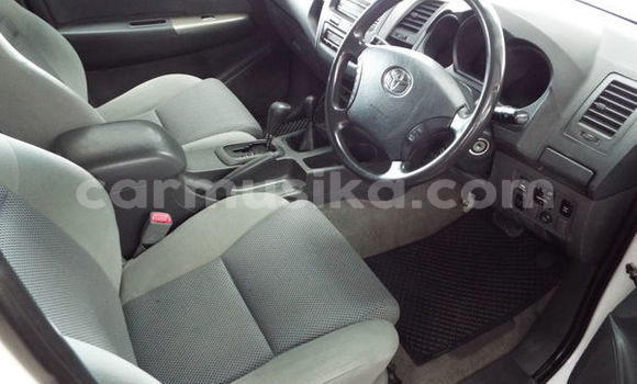 Tenga Tsaru Toyota Hilux Chena Mota in Harare in Harare Tenga Tsaru Toyota Hilux Chena Mota in Harare in Harare