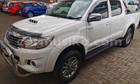 Nunua Ilio tumika Toyota Hilux Nyeupe Gari ndani ya Harare nchini Harare