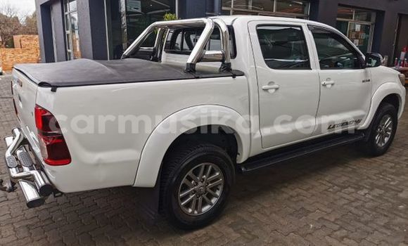 Buy Used Toyota Hilux White Car in Harare in Harare Buy Used Toyota Hilux White Car in Harare in Harare