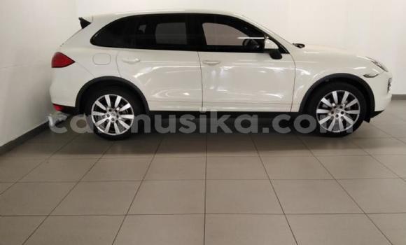 Nunua Ilio tumika Porsche 718 Cayman Nyeupe Gari ndani ya Beitbridge nchini Matabeleland Kusini