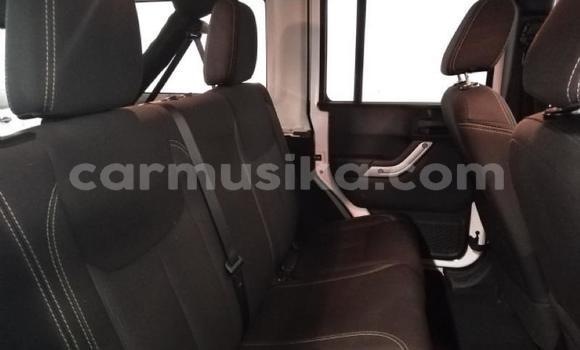 Acheter Occasion Voiture Jeep Commander Blanc à Beitbridge, Matabeleland South Acheter Occasion Voiture Jeep Commander Blanc à Beitbridge, Matabeleland South