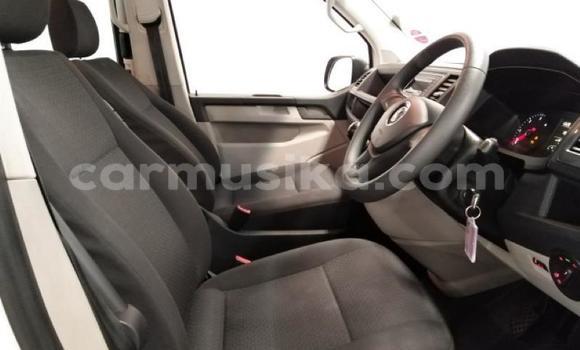 Acheter Occasion Voiture Volkswagen Caravelle Blanc à Beitbridge, Matabeleland South Acheter Occasion Voiture Volkswagen Caravelle Blanc à Beitbridge, Matabeleland South