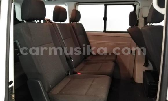 Acheter Occasion Voiture Volkswagen Caravelle Blanc à Beitbridge, Matabeleland South Acheter Occasion Voiture Volkswagen Caravelle Blanc à Beitbridge, Matabeleland South