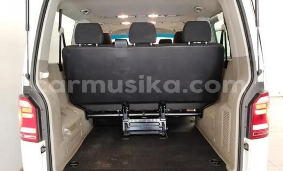 Acheter Occasion Voiture Volkswagen Caravelle Blanc à Beitbridge, Matabeleland South Acheter Occasion Voiture Volkswagen Caravelle Blanc à Beitbridge, Matabeleland South