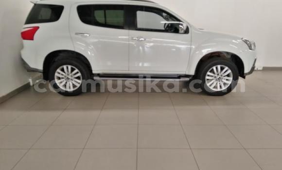Buy Used Isuzu D–MAX White Car in Beitbridge in Matabeleland South