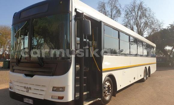 Acheter Occasion Utilitaire Hino 300 Series Blanc à Beitbridge, Matabeleland South Acheter Occasion Utilitaire Hino 300 Series Blanc à Beitbridge, Matabeleland South
