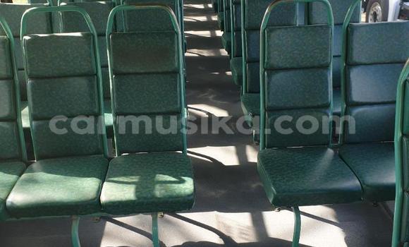 Acheter Occasion Utilitaire Hino 300 Series Blanc à Beitbridge, Matabeleland South Acheter Occasion Utilitaire Hino 300 Series Blanc à Beitbridge, Matabeleland South