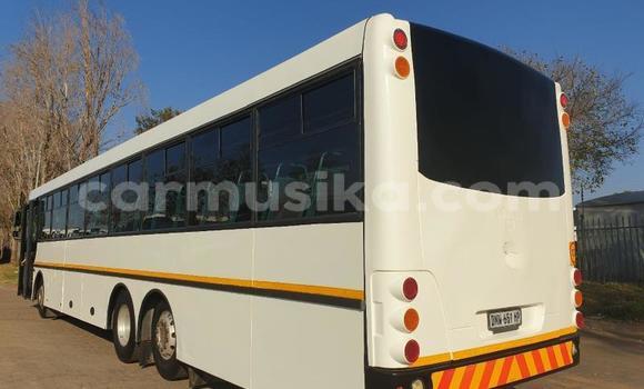 Acheter Occasion Utilitaire Hino 300 Series Blanc à Beitbridge, Matabeleland South Acheter Occasion Utilitaire Hino 300 Series Blanc à Beitbridge, Matabeleland South
