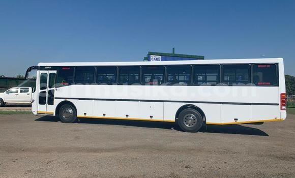 Acheter Occasion Utilitaire Hino 300 Series Blanc à Beitbridge, Matabeleland South Acheter Occasion Utilitaire Hino 300 Series Blanc à Beitbridge, Matabeleland South