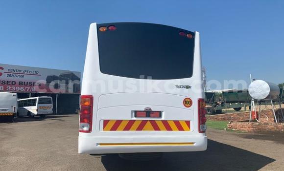 Acheter Occasion Utilitaire Hino 300 Series Blanc à Beitbridge, Matabeleland South Acheter Occasion Utilitaire Hino 300 Series Blanc à Beitbridge, Matabeleland South