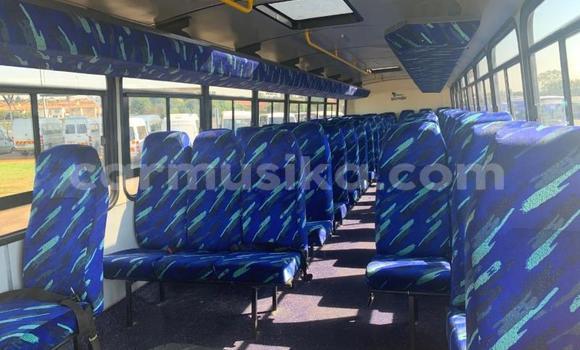 Acheter Occasion Utilitaire Hino 300 Series Blanc à Beitbridge, Matabeleland South Acheter Occasion Utilitaire Hino 300 Series Blanc à Beitbridge, Matabeleland South