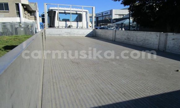 Acheter Occasion Utilitaire Nissan UD Blanc à Beitbridge, Matabeleland South Acheter Occasion Utilitaire Nissan UD Blanc à Beitbridge, Matabeleland South