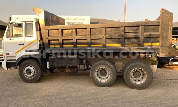 Acheter Occasion Utilitaire Nissan UD Blanc à Beitbridge, Matabeleland South Acheter Occasion Utilitaire Nissan UD Blanc à Beitbridge, Matabeleland South