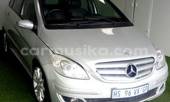 Nunua Ilio tumika Mercedes Viano Fedha Gari ndani ya Harare nchini Harare