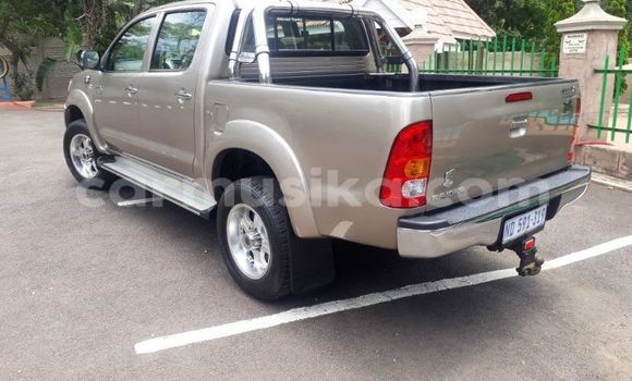 Buy Used Toyota Hilux Silver Car in Avondale in Harare Buy Used Toyota Hilux Silver Car in Avondale in Harare