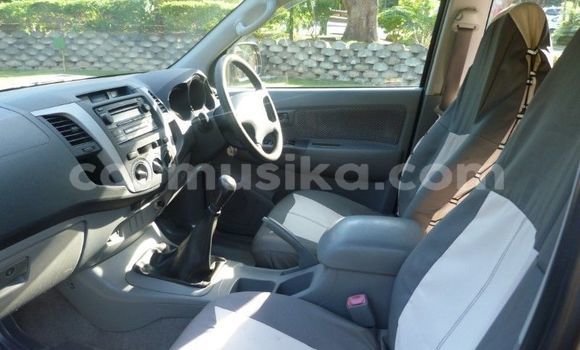 Buy Used Toyota Hilux Silver Car in Avondale in Harare Buy Used Toyota Hilux Silver Car in Avondale in Harare