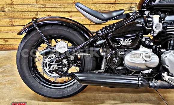 Acheter Occasion Moto Triumph Bonneville Gris à Beitbridge, Matabeleland South Acheter Occasion Moto Triumph Bonneville Gris à Beitbridge, Matabeleland South