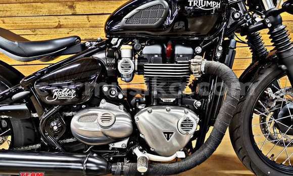 Acheter Occasion Moto Triumph Bonneville Gris à Beitbridge, Matabeleland South Acheter Occasion Moto Triumph Bonneville Gris à Beitbridge, Matabeleland South