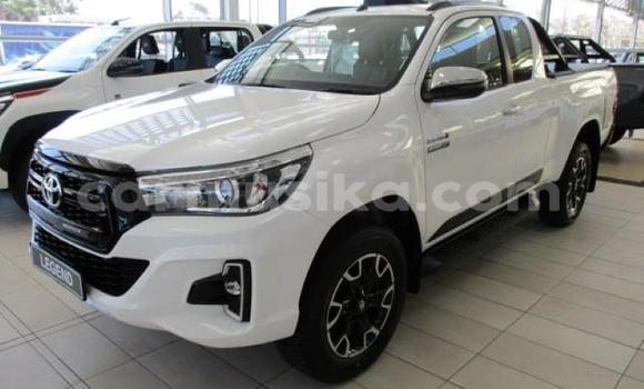 Buy Used Toyota Hilux White Car in Beitbridge in Matabeleland South