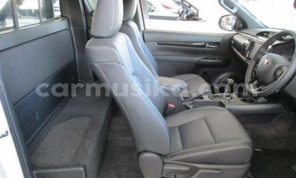 Buy Used Toyota Hilux White Car in Beitbridge in Matabeleland South Buy Used Toyota Hilux White Car in Beitbridge in Matabeleland South