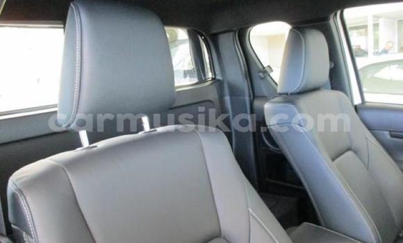 Buy Used Toyota Hilux White Car in Beitbridge in Matabeleland South Buy Used Toyota Hilux White Car in Beitbridge in Matabeleland South