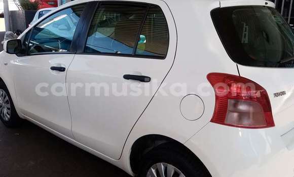 Buy Used Toyota Yaris White Car in Beitbridge in Matabeleland South