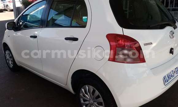 Acheter Occasion Voiture Toyota Yaris Blanc à Beitbridge, Matabeleland South Acheter Occasion Voiture Toyota Yaris Blanc à Beitbridge, Matabeleland South