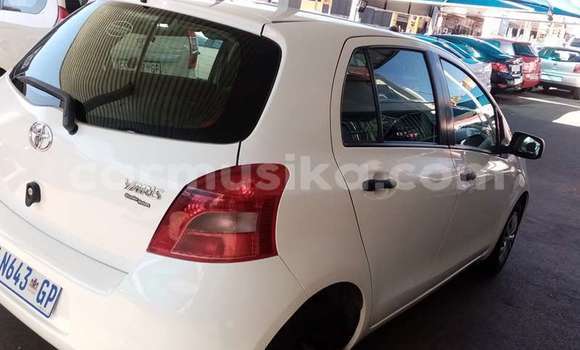 Acheter Occasion Voiture Toyota Yaris Blanc à Beitbridge, Matabeleland South Acheter Occasion Voiture Toyota Yaris Blanc à Beitbridge, Matabeleland South