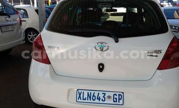 Acheter Occasion Voiture Toyota Yaris Blanc à Beitbridge, Matabeleland South Acheter Occasion Voiture Toyota Yaris Blanc à Beitbridge, Matabeleland South