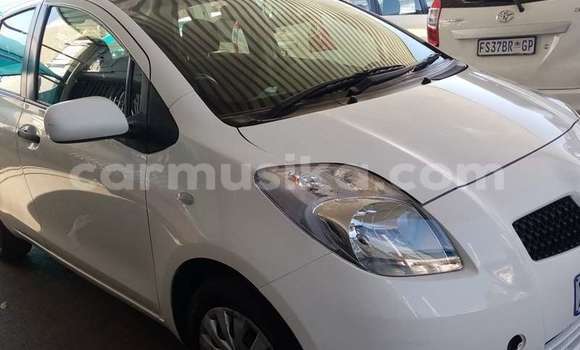 Acheter Occasion Voiture Toyota Yaris Blanc à Beitbridge, Matabeleland South Acheter Occasion Voiture Toyota Yaris Blanc à Beitbridge, Matabeleland South