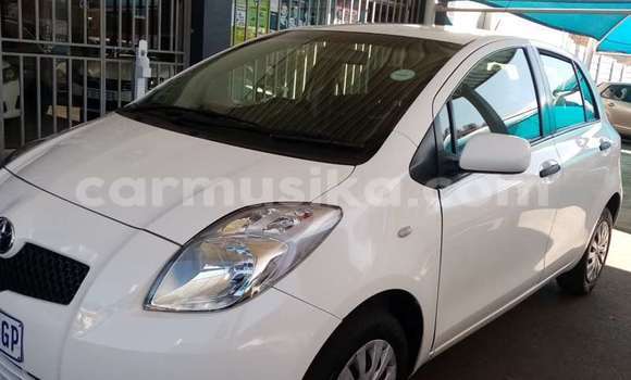 Acheter Occasion Voiture Toyota Yaris Blanc à Beitbridge, Matabeleland South Acheter Occasion Voiture Toyota Yaris Blanc à Beitbridge, Matabeleland South