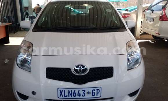 Acheter Occasion Voiture Toyota Yaris Blanc à Beitbridge, Matabeleland South Acheter Occasion Voiture Toyota Yaris Blanc à Beitbridge, Matabeleland South