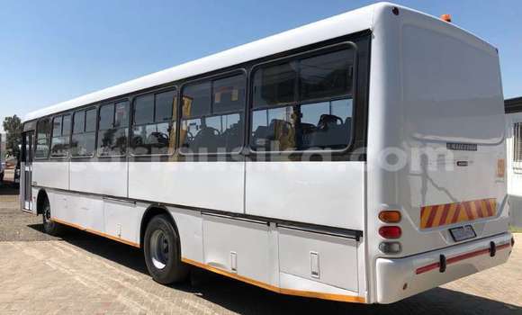 Acheter Occasion Voiture Mercedes‒Benz 300–Series Blanc à Beitbridge, Matabeleland South Acheter Occasion Voiture Mercedes‒Benz 300–Series Blanc à Beitbridge, Matabeleland South