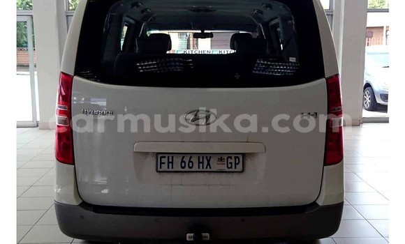 Tenga Tsaru Hyundai H1 Chena Mota in Avondale in Harare Tenga Tsaru Hyundai H1 Chena Mota in Avondale in Harare