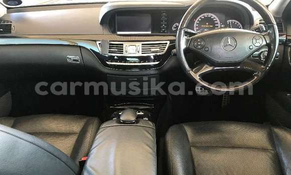 Acheter Occasion Voiture Mercedes‒Benz 250 Noir à Beitbridge, Matabeleland South Acheter Occasion Voiture Mercedes‒Benz 250 Noir à Beitbridge, Matabeleland South