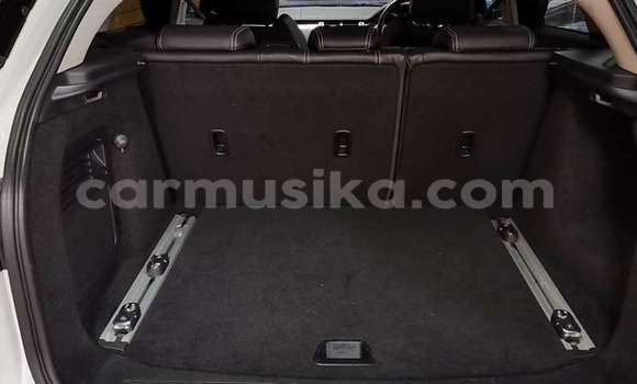 Buy Used Land Rover Discovery White Car in Beitbridge in Matabeleland South Buy Used Land Rover Discovery White Car in Beitbridge in Matabeleland South