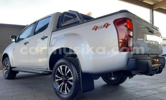 Acheter Occasion Voiture Isuzu KB Gris à Beitbridge, Matabeleland South Acheter Occasion Voiture Isuzu KB Gris à Beitbridge, Matabeleland South