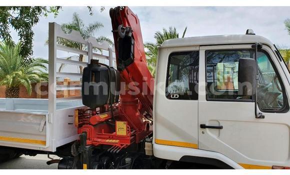 Acheter Occasion Voiture Nissan Urvan Blanc à Beitbridge, Matabeleland South Acheter Occasion Voiture Nissan Urvan Blanc à Beitbridge, Matabeleland South