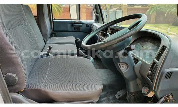 Acheter Occasion Voiture Nissan Urvan Blanc à Beitbridge, Matabeleland South Acheter Occasion Voiture Nissan Urvan Blanc à Beitbridge, Matabeleland South