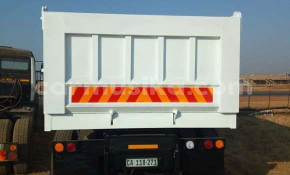 Nunua Ilio tumika Toyota DA Nyeupe Lori ndani ya Beitbridge nchini Matabeleland Kusini Nunua Ilio tumika Toyota DA Nyeupe Lori ndani ya Beitbridge nchini Matabeleland Kusini